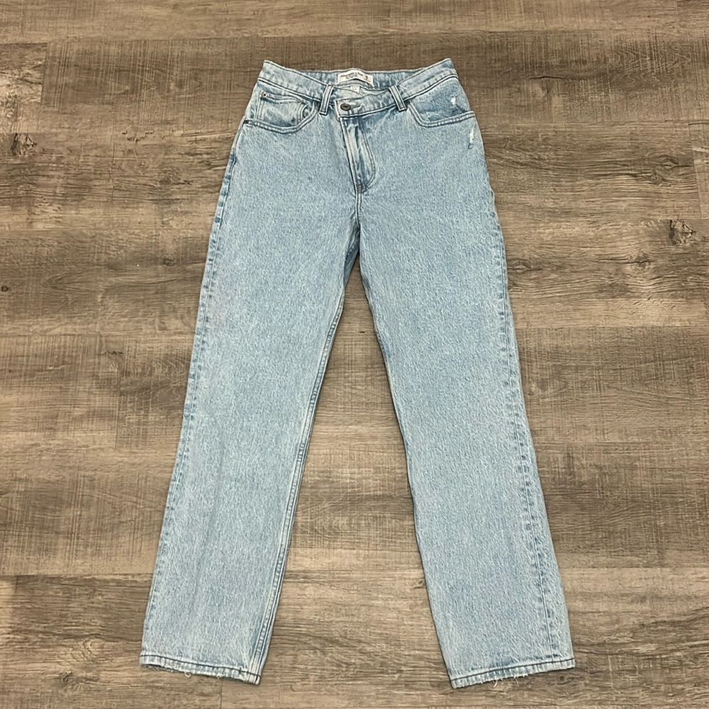 Abercrombie & Fitch The 90’s Straight Jean Ultra High Rise Curve Love